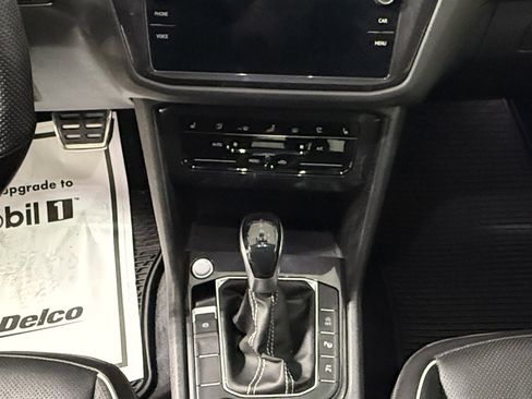 Used 2022 Volkswagen Tiguan SEL R-Line image 28