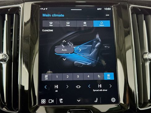 Used 2025 Volvo XC60 B5 Core w/ Climate Package PRO image 16