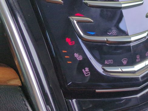 Used 2015 Cadillac Escalade Luxury image 39