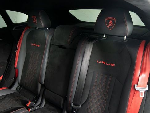 Used 2023 Lamborghini Urus Performante AWD/4WD image 37