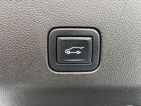 Used 2023 Cadillac Escalade Premium Luxury image 42