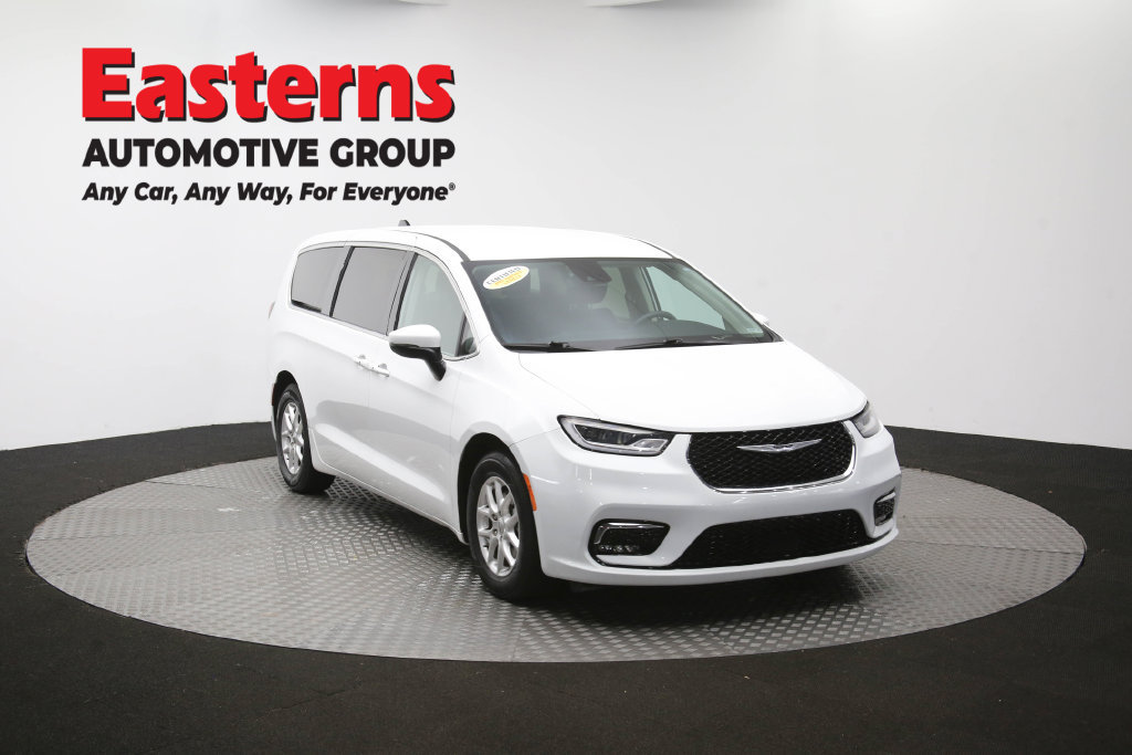 Used 2023 Chrysler Pacifica Touring-L FWD image 54