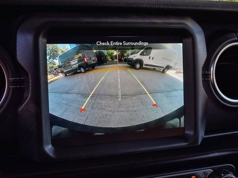 Used 2022 Jeep Wrangler Unlimited Sahara image 22