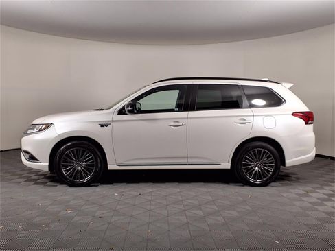 Used 2022 Mitsubishi Outlander LE image 4
