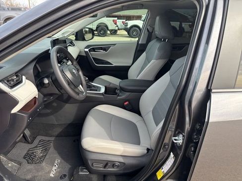 Used 2025 Toyota RAV4 Limited image 13