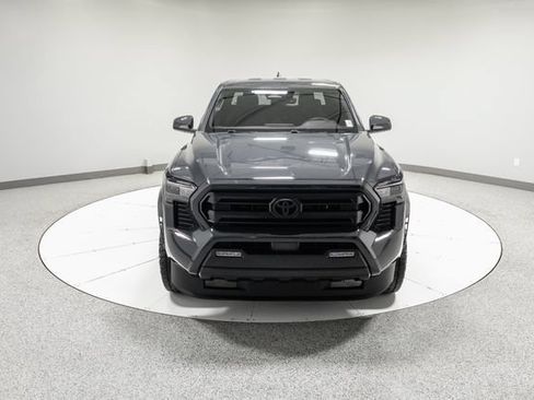 Used 2025 Toyota Tacoma SR5 AWD/4WD image 26