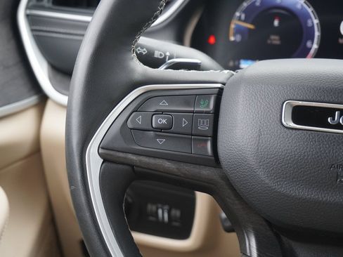 Used 2023 Jeep Grand Cherokee Limited w/ Luxury Tech Group II image 13