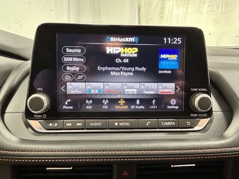 Used 2025 Nissan Rogue SV AWD/4WD image 15