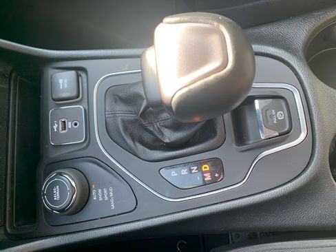 Used 2022 Jeep Cherokee Latitude Lux image 13