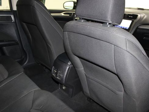 Used 2020 Ford Fusion SE image 29