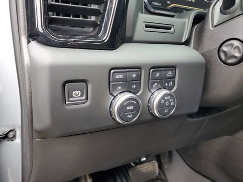 Used 2024 GMC Sierra 1500 AT4 w/ AT4 Premium Package image 10