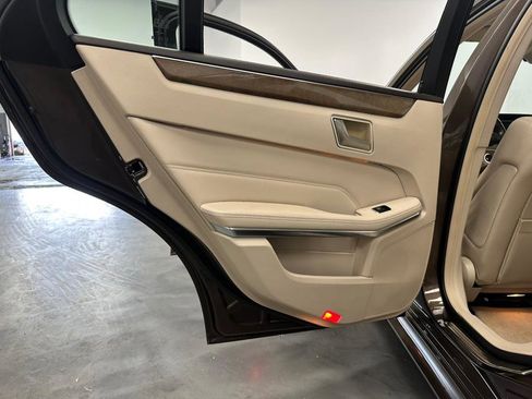 Used 2014 Mercedes-Benz E 350 4MATIC Sedan image 30