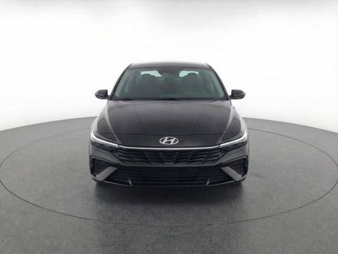 Used 2024 Hyundai Elantra SE image 5