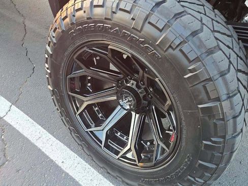 Used 2024 GMC Sierra 2500 AT4 w/ AT4 Premium Plus Package image 14