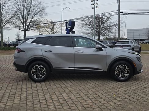 Used 2024 Kia Sportage LX image 4