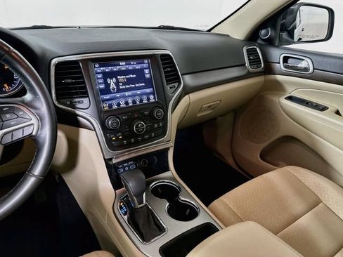 Used 2018 Jeep Grand Cherokee Laredo RWD image 23