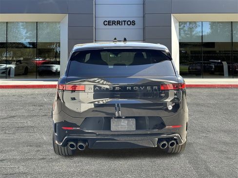 Used 2024 Land Rover Range Rover Sport image 6