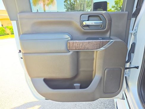 Certified 2022 GMC Sierra 2500 Denali AWD/4WD image 9