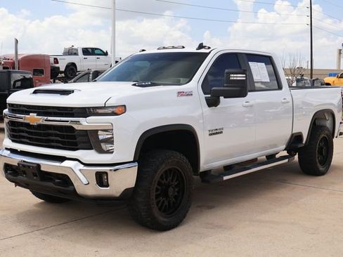 Used 2024 Chevrolet Silverado 2500 LT w/ Texas Edition AWD/4WD image 3