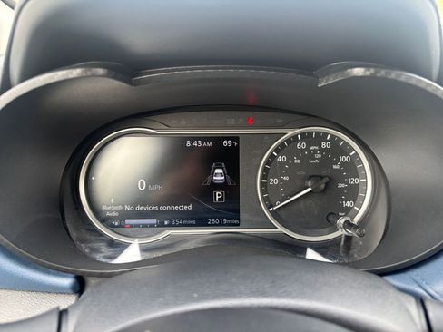 Used 2025 Nissan Versa SV FWD image 38