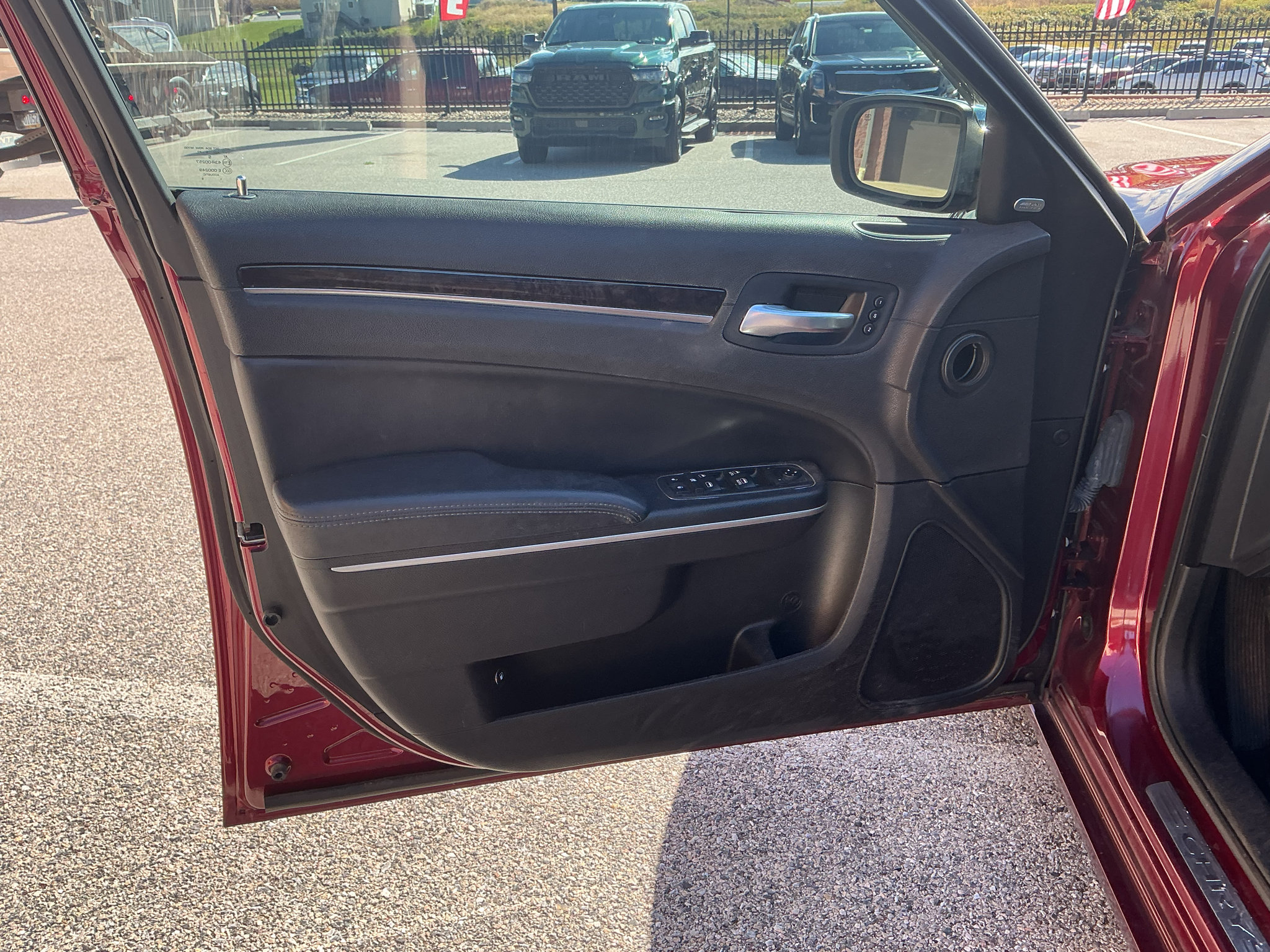 Used 2019 Chrysler 300 Limited AWD/4WD image 12