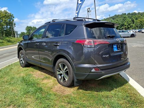 Used 2018 Toyota RAV4 XLE AWD/4WD image 4