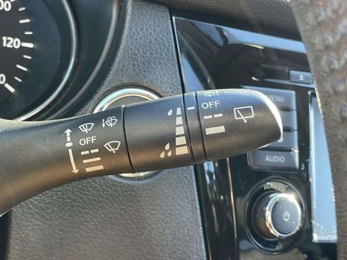 Used 2018 Nissan Rogue SV image 22