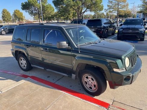 Used 2010 Jeep Patriot Sport image 2