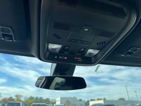 Used 2025 Cadillac XT5 Premium Luxury image 17