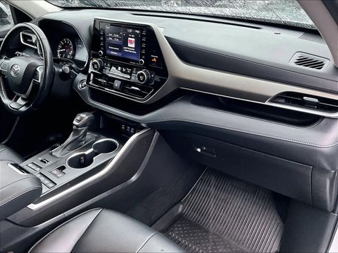 Used 2022 Toyota Highlander XLE image 21