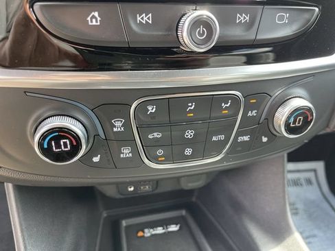 Used 2023 Chevrolet Traverse RS AWD/4WD image 19