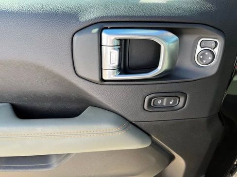 New 2026 Jeep Gladiator Mojave w/ Technology Group AWD/4WD image 12