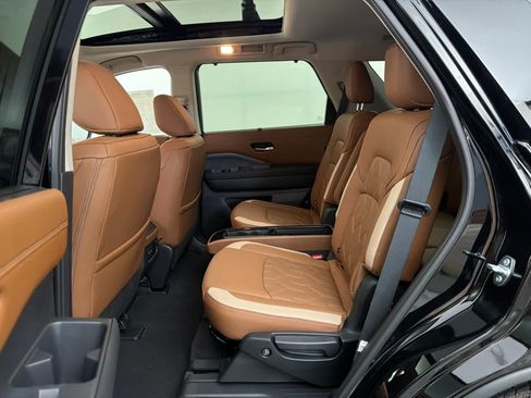 New 2026 Nissan Pathfinder Platinum FWD image 16
