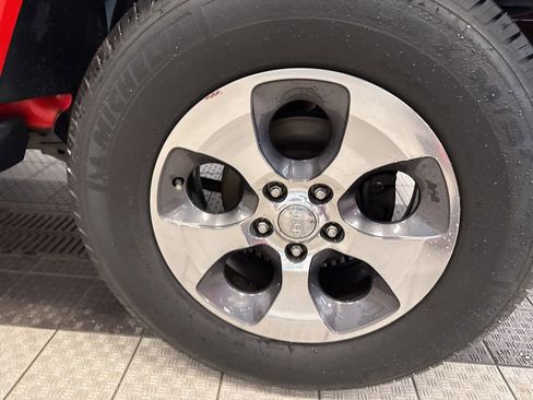 Used 2017 Jeep Wrangler Unlimited Sahara image 14