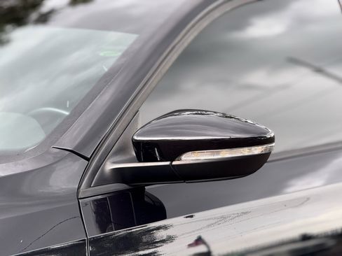 Used 2018 Volkswagen Passat 2.0T S image 10