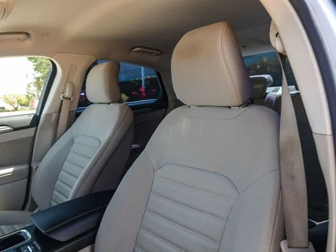 Used 2019 Ford Fusion SE FWD image 17