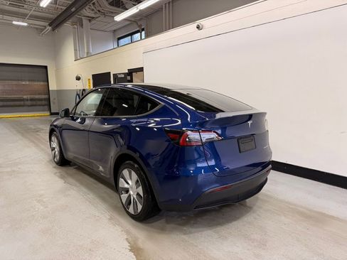 Used 2023 Tesla Model Y Long Range image 3