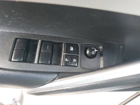 Used 2022 Toyota Corolla Cross L image 26