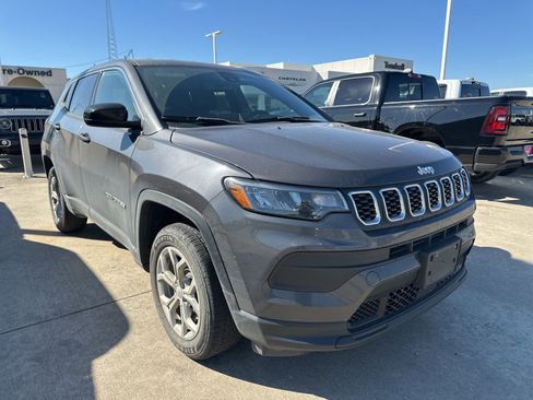 Used 2024 Jeep Compass Sport image 5