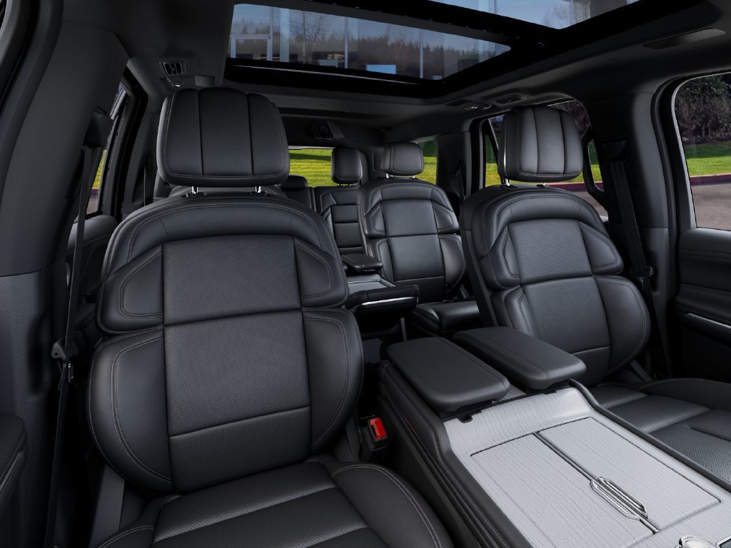 New 2027 Lincoln Navigator Reserve w/ Jet Appearance Package AWD/4WD image 10
