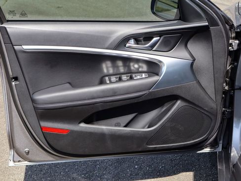 Used 2026 Genesis G70 2.5T image 36