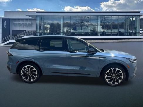New 2026 Lincoln Nautilus Reserve AWD/4WD image 9