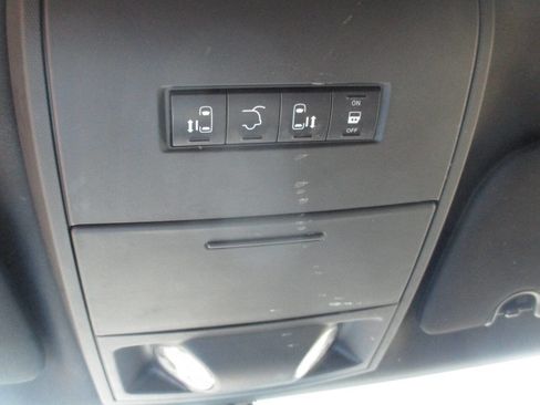 Used 2018 Dodge Grand Caravan SXT image 30