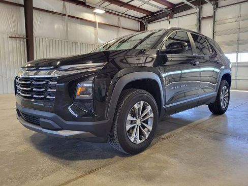 Used 2025 Chevrolet Equinox LT image 2