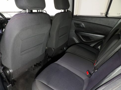 Used 2022 Chevrolet Trax LS w/ Tint and Cruise Package AWD/4WD image 10