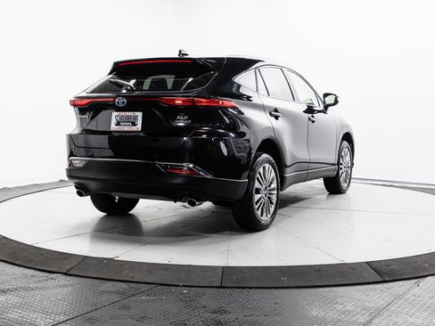 Certified 2022 Toyota Venza XLE image 11