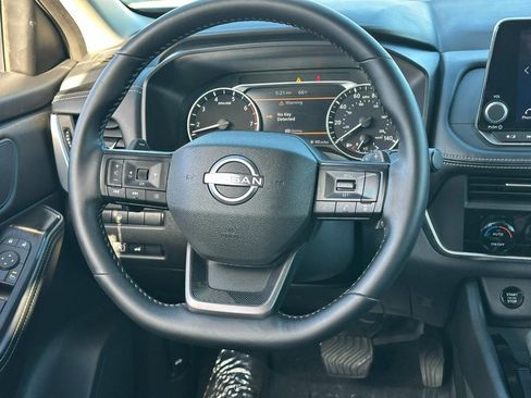 Used 2025 Nissan Rogue SV image 11