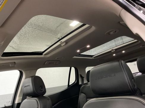 Used 2023 GMC Acadia Denali image 18