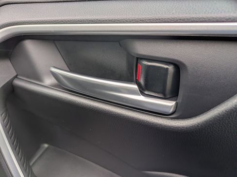 Used 2025 Toyota RAV4 XLE Premium image 40