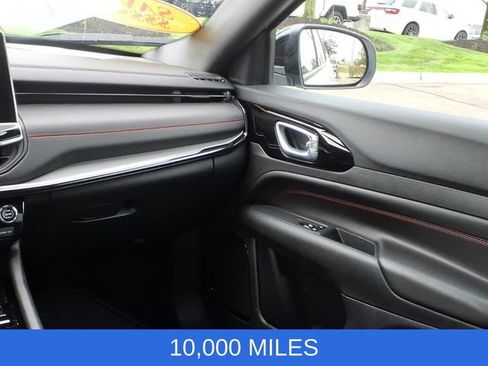 Used 2025 Jeep Compass Trailhawk AWD/4WD image 12